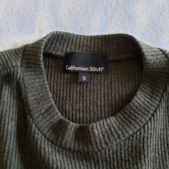 Cold Shoulder Dark Green Long Sleeve Top - Picture 3 of 4